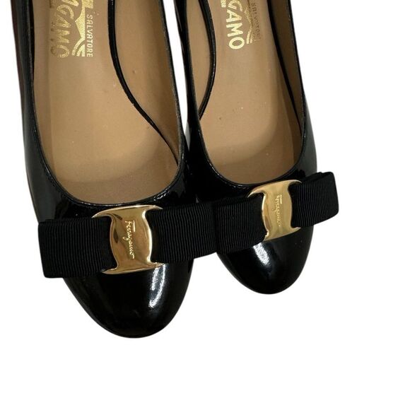Salvatore FERRAGAMO VARA Low pumps in black patent leather - Picture 10 of 17